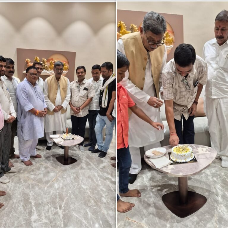 नेता प्रतिपक्ष छत्तीसगढ़ विधानसभा डॉ. चरणदास महंत के प्रतिनिधि डॉ. संतोष यादव का जन्मदिन मनाया धूमधाम से, कार्यकर्त्ताओं, मित्रों और शुभचिंतकों नें दिए दीर्घायु और स्वस्थ्य रहने का आशीर्वाद