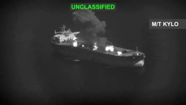 Iranian oil tanker : ईरान ने अमेरिकी युद्धपोतों पर दागीं बैलिस्टिक मिसाइलें, अमेरिका ने डुबोया तेल टैंकर