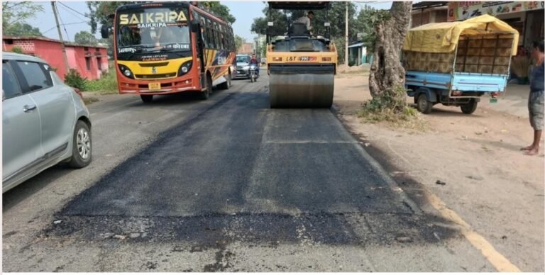 बारिश से क्षतिग्रस्त सड़कों की मरम्मत तेज, जिले में 154 किलोमीटर मार्गों पर होगा बीटी पैच कार्य